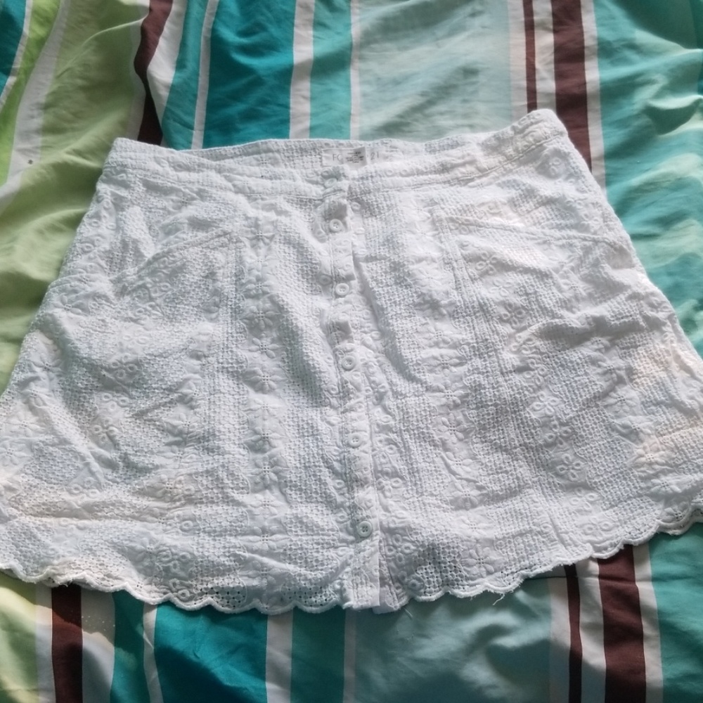 White lace patterned mini skirt